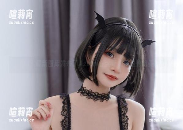 Azami 你信吗?最新图库发布了Azami在金莲旗袍里的绝美瞬间!