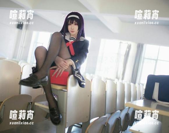 Sakiiii翎柒 最新图集!你以为温柔是可可爱吗?Sakiiii翎柒教你什么叫“轻轻压倒一片”。