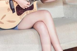 TouTiao头条女神 – 不可错过！娜依灵儿最新的眼镜套图，每一张都有种“想让你停留”的魔力。
