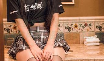 TouTiao头条女神 – 张译丹的短裙：图库里最耐看的风景，资源都快不够用了！