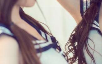 UGirls尤果网 – 糟糕，又被芊小童的美腿高清原图吸引了，腿这样无辜，占用我全部注意力。