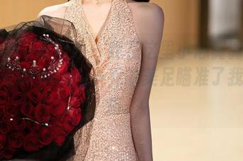 XIAOYU语画界 – 我在这里小心翼翼地看，结果Dreamy小乔的美足瞄准了我的脑袋。