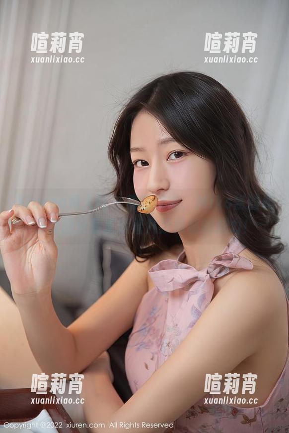 Xiuren秀人网-Miko酱 Xiuren秀人网 - 别眨眼哦,Miko酱的和服套图分享里藏着几分隐秘的魅力!