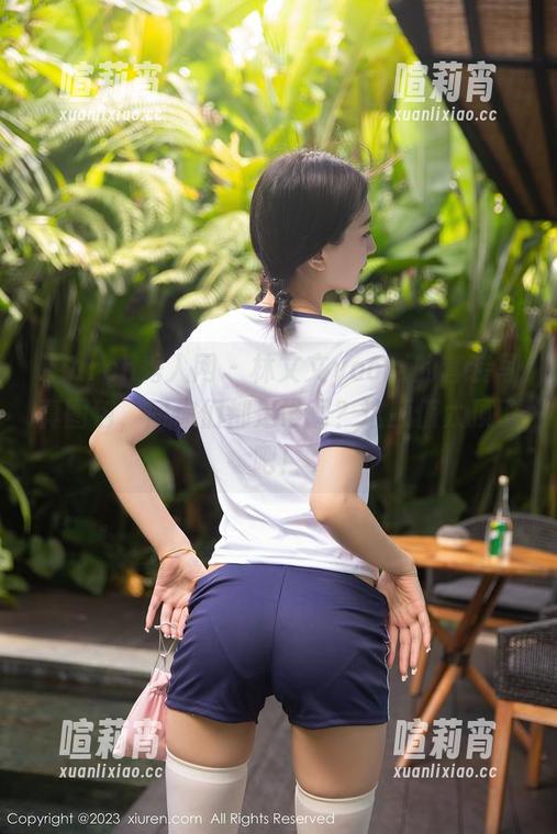 Xiuren秀人网-林文文yooki Xiuren秀人网 - 林文文yooki的套装写真图包,问你们都是谁啊?这颜值太顶了吧!