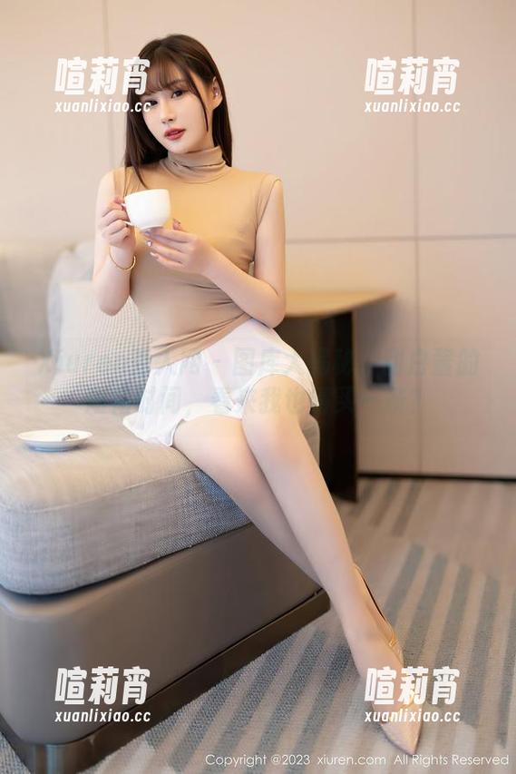 Xiuren秀人网-甜白酱 Xiuren秀人网 - 图库大揭秘:甜白酱的短裙时间,看来我也得买一条?