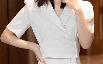 Xiuren秀人网 – 户外篇的菲儿beauty，图片一看就让人想跟她一起去消失在风景里。