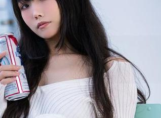 豹纹的确让人变得有种‘不走寻常路’的气质啦，一智智也是好大胆！