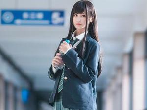 你瞧，三度69的狐巫女，这作品太会“发光”了。