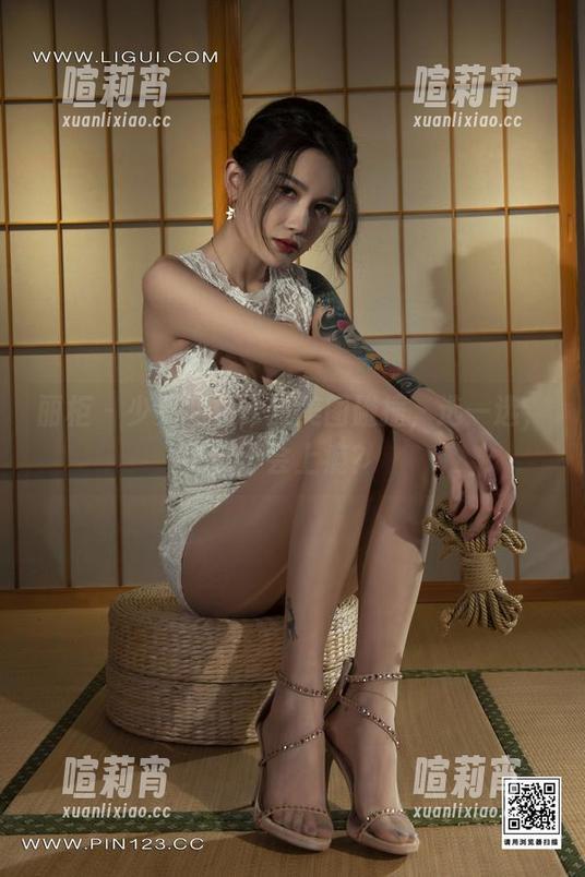 丽柜-白云 丽柜 - 少女和白云的美图碰撞,选一选,会不会上瘾?