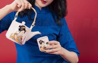 丽柜 – 获得秋晨的泳衣图片，真是轻松至极，没花一分钱！
