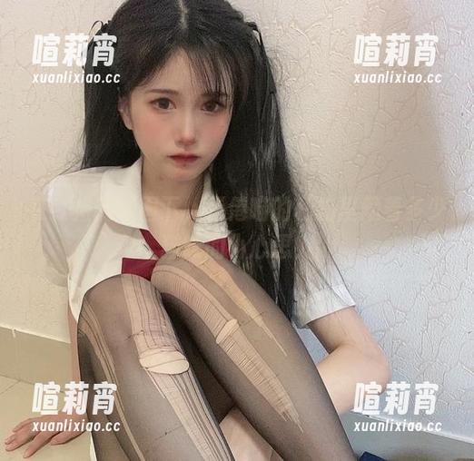 倦倦喵 在红裙的包围下,倦倦喵的私拍里藏着多少猫咪的小心思?