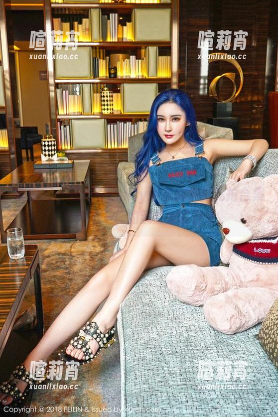 嗲囡囡-Emily尹菲 嗲囡囡 - 超好奇Emily尹菲的棉袜私拍合集,有种不一样的氛围飘散开来。