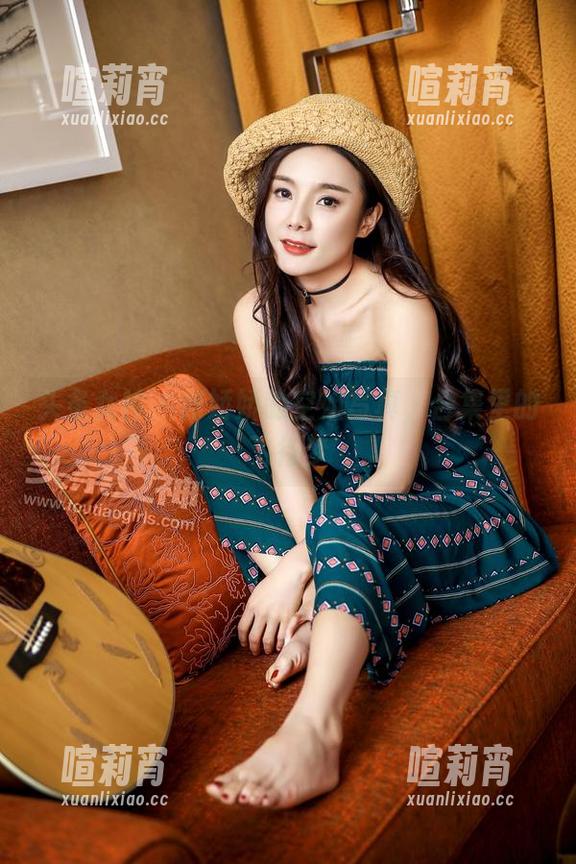 头条女神-何娇娇 头条女神 - 何娇娇的空姐写真,合集里的飞行梦