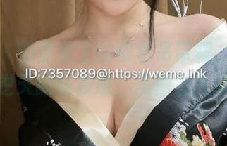 微密圈 – 奶雯身上的银色吊带裙，有种无圣光逆天的既视感，美图发人深思。