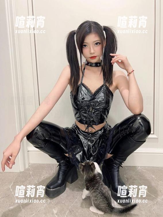 微密圈 - 免费入场，妮是老虎写真在板凳上留下的种种不曾说出的情愫