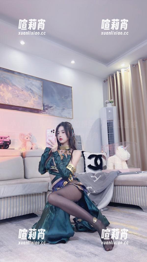 小小奶瓶儿 小小奶瓶儿与牛仔裤的拼图,精选原图给你不一样的视角