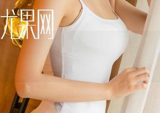 尤果网 – 我和我的浴缸，倒映出美替原图中的一切