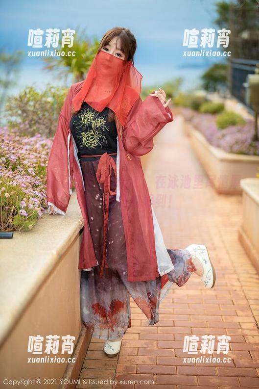 尤蜜荟 - 娜露Selena：在泳池里尽情展现，壁纸时间到！