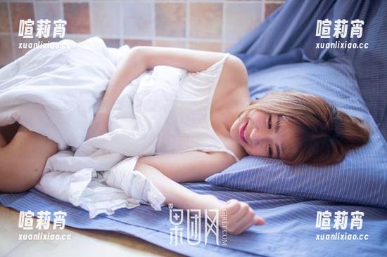 果团网-陈迪娅 果团网 - 每一张美图都像在悄悄诉说,陈迪娅和网袜之间,有种看不见的默契。