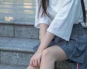 梦丝女神 – 这版香萱的最新套图，连衣裙的深藏不露，又让我想多了