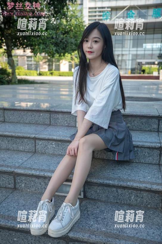 梦丝女神 - 这版香萱的最新套图，连衣裙的深藏不露，又让我想多了