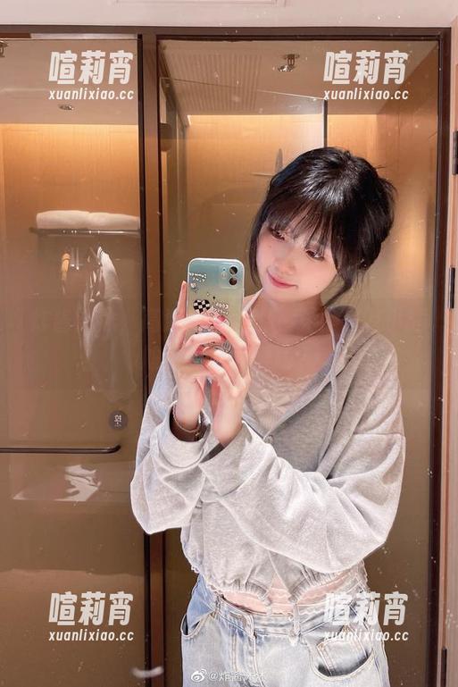 炸酱沐沐，高清大方展现，女神也有小尴尬，这才可爱吧？