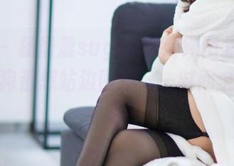 爱蜜社 – 杨晨晨sugar的清纯图集，连路边的小狗都想站边围观，一时间全都安静啦
