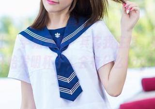 爱蜜社 – 学姐写真：其实我在想，如果王雨纯开始发明杯子，会有什么tagline？