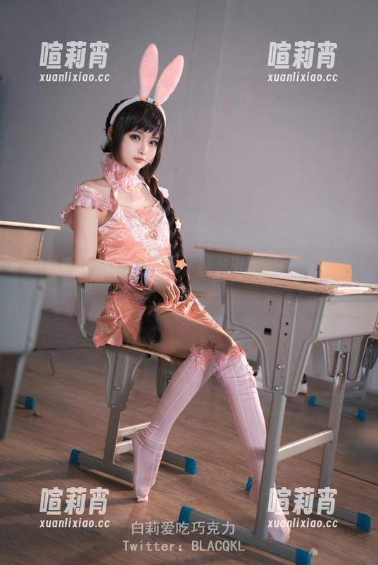 原图中的白莉爱吃巧克力,夏天想要逼我晒黑吗？还能再过分一点吗？