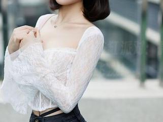 秀人网 – 小夕Kitty的浴缸派对：微湿的写真，水花飞溅！