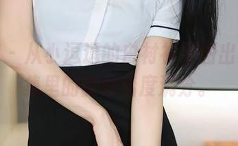 秀人网 – 从小逗逗的白衬衫原图出发，合集里的微妙暗度满分。