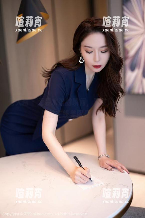 秀人网-慧敏Vivi 秀人网 - 无畏水波的瞬间,慧敏Vivi在浴缸的在线美图轰炸。