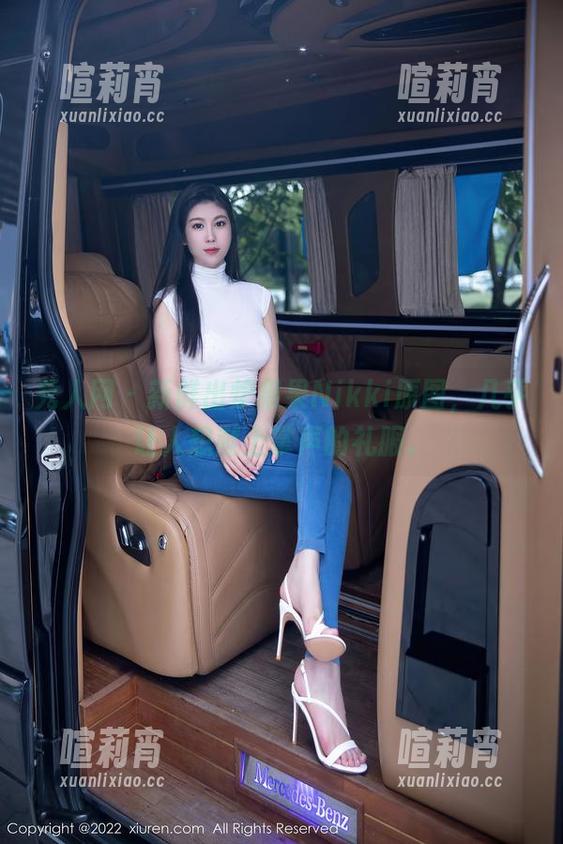 秀人网 - 新鲜出炉果果Nikki原图，几乎让人想献上掌声的礼服。