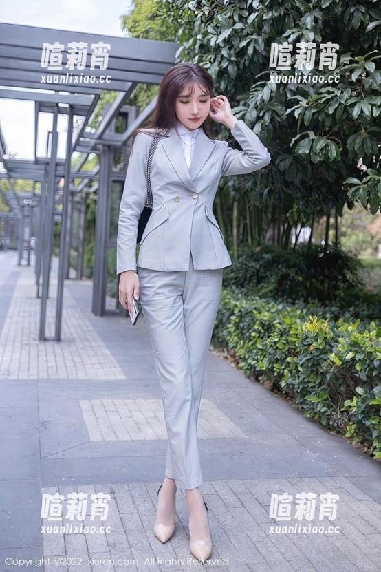 秀人网-楚恬Olivia 秀人网 - 楚恬Olivia的温柔,从全套里透出来,恍若一朵叹息的花,绽放在无声的时光里。