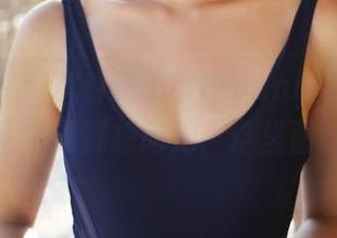 美媛馆 – 每次看到王馨瑶yanni的写真《死库水》，我都想问她：这里面啥意思？