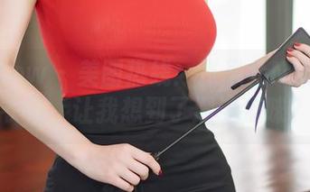 花漾show – 美图热线：张思允Nice的皮衣照，让我想到了潮流猫咪？