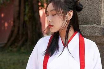 蜜桃社 – 看了初月的女王私房美图，心想，这位关注妆容的女王，何时来给我上课？