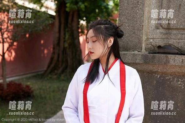 蜜桃社 - 看了初月的女王私房美图，心想，这位关注妆容的女王，何时来给我上课？