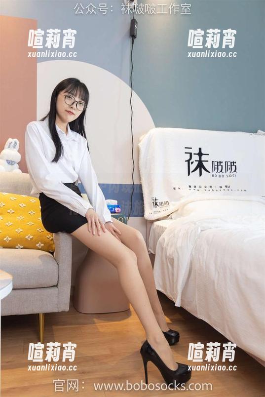 袜啵啵-小沫 袜啵啵 - 图集中闪现的短肉丝,脚尖透明得像是小沫施了魔法!