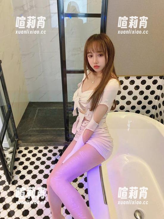 过期米线线喵 新年旗袍搭过期米线线喵,原图上每个小细节都在挑衅,图片恨不能让人多看几眼。