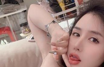 微密圈 – 阿色送上海边图包，保证光线入射，连沙子都想自拍了！