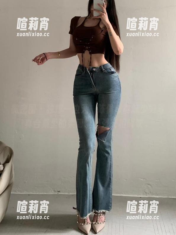 微密圈 - 独撑一边天，陈佩奇韵味少妇写真合集里的柔韧、坚强交相辉映。