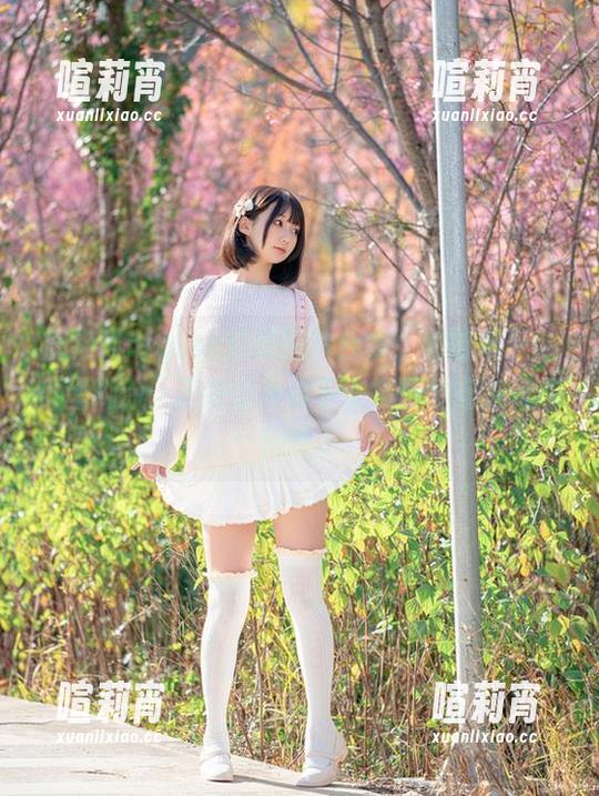 魔物喵nigisa的新图片合集，剧情展开得稀里糊涂，正好让我停下来慢慢琢磨这份模糊感。