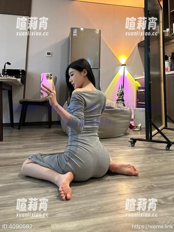 黎允熙baby 微密圈 - 私房写真:黎允熙baby在天台上的自由与懒散。